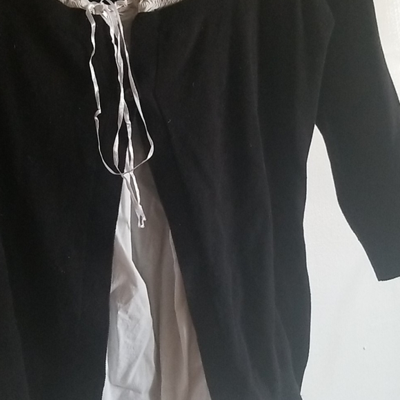 Black & white lace top - Picture 3 of 3